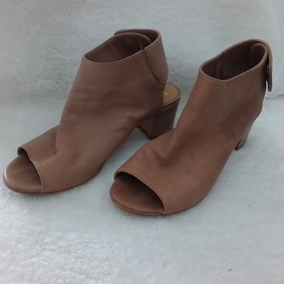 Vero Cuoio Tan Women's Sandals - Picture 1 of 5